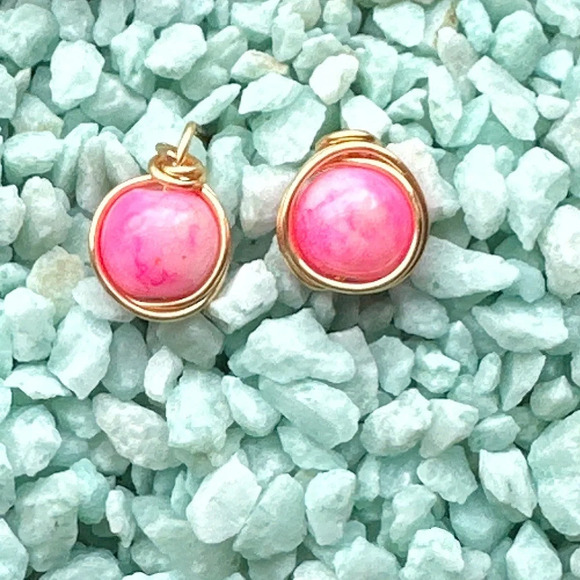 Agate spheres stud earrings in gold bubble gum pink color/Aries Taurus - Picture 1 of 7